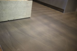 Betonová stěrka - Kavárna Bílá Vrána