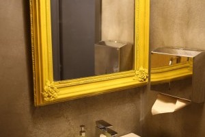 Betonová stěrka - Kavárna Bílá Vrána